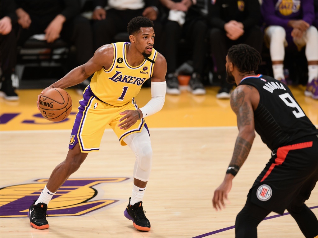 战术角色：湖人的黏合剂与轮换支柱
从湖